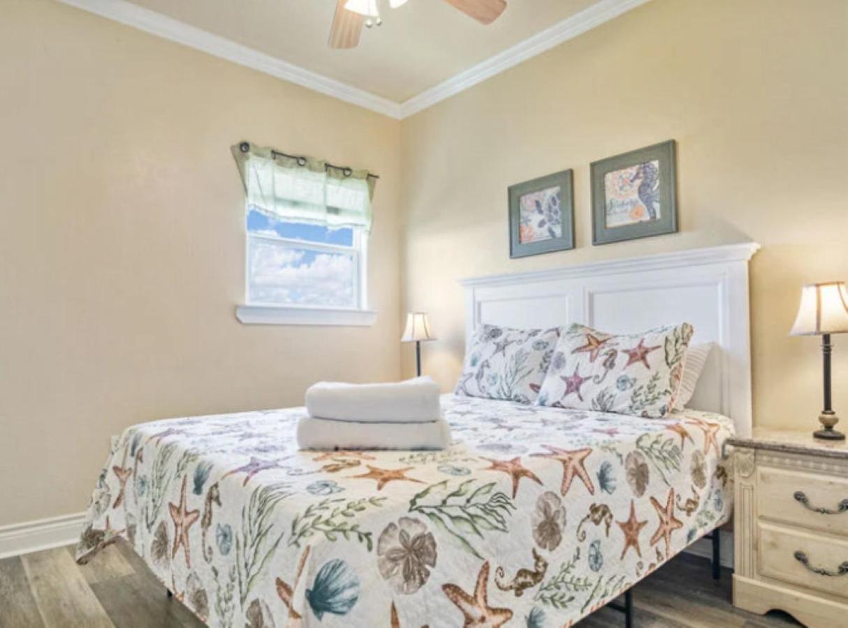 Fancy Nancy 2 Min Walk To Beach, Lyft, Pet-Friendly Bolivar Peninsula Bagian luar foto