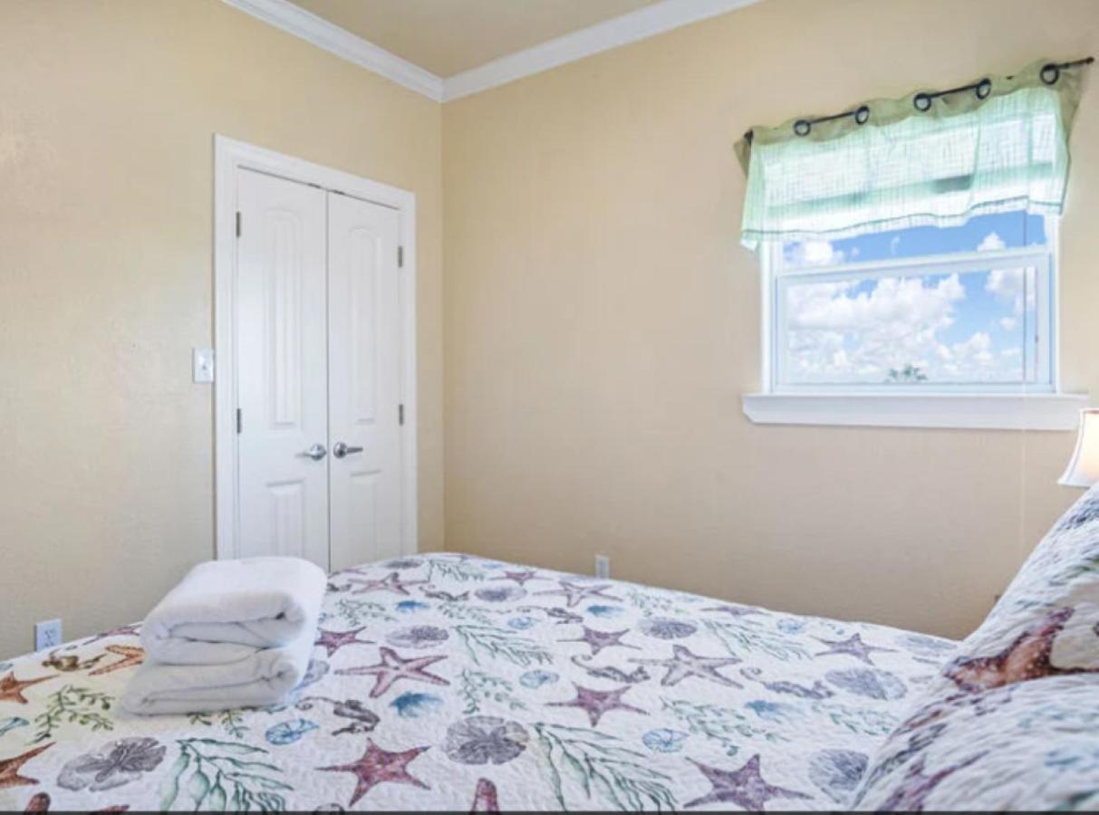 Fancy Nancy 2 Min Walk To Beach, Lyft, Pet-Friendly Bolivar Peninsula Bagian luar foto