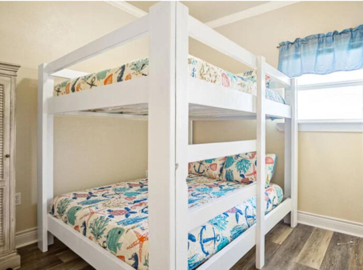 Fancy Nancy 2 Min Walk To Beach, Lyft, Pet-Friendly Bolivar Peninsula Bagian luar foto